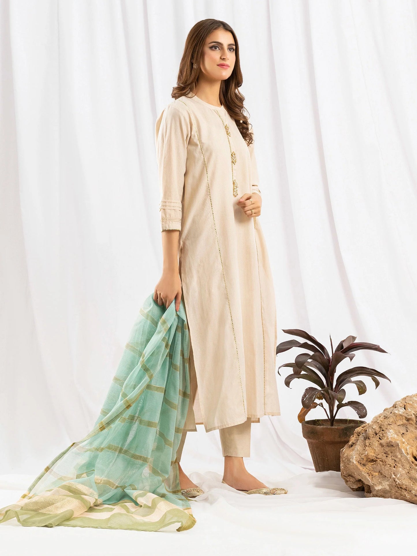 3 Piece Yarn Dyed Suit-Embroidered (Pret) By Limelight