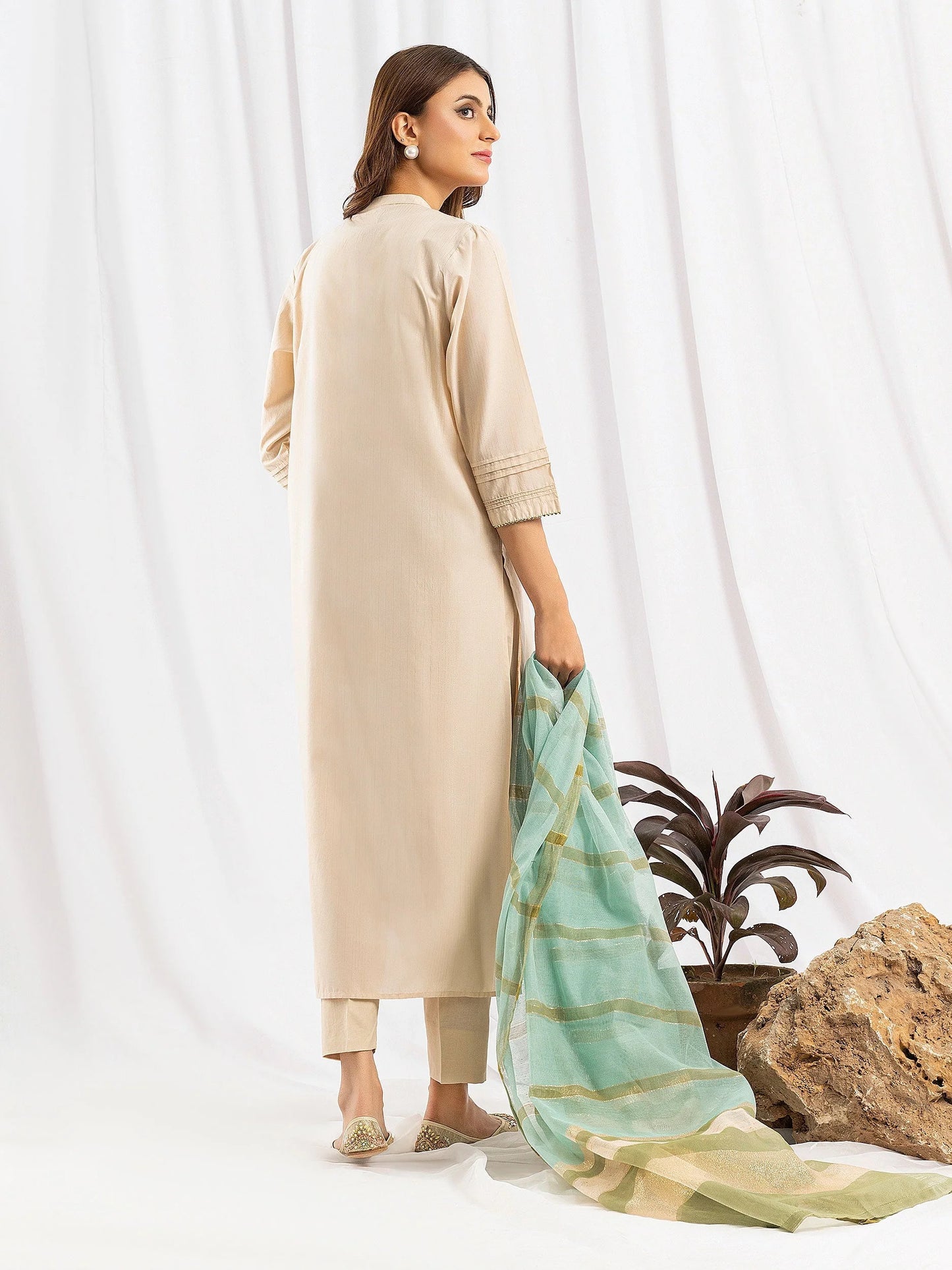 3 Piece Yarn Dyed Suit-Embroidered (Pret) By Limelight