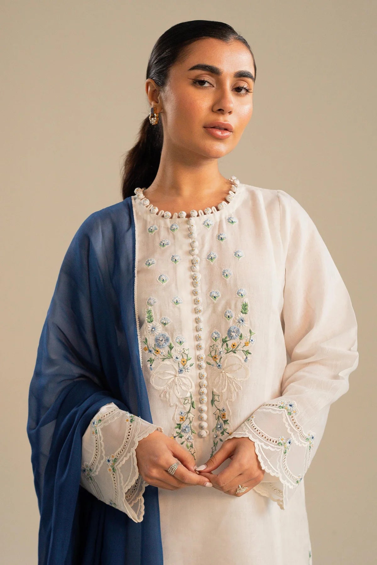 Timeless classic daisy white single-kali kurta By Zara Shahjan