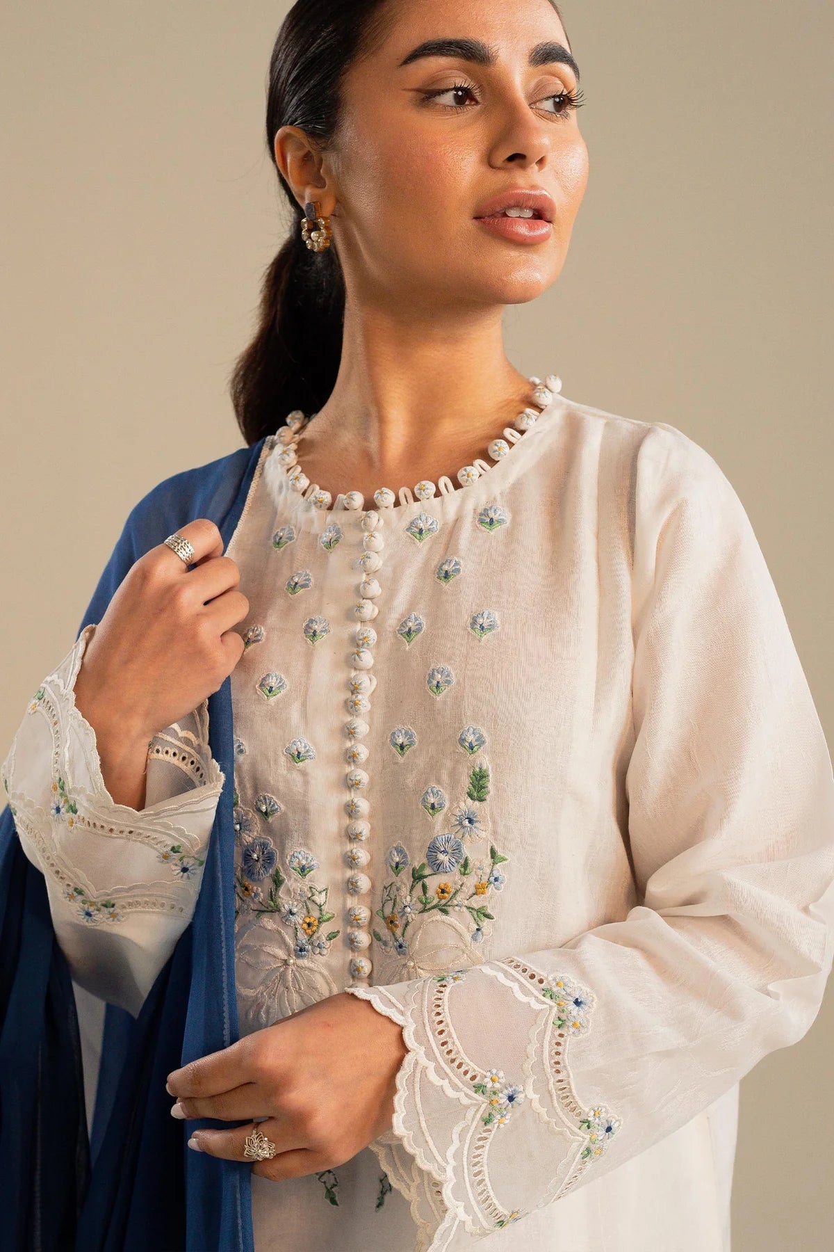 Timeless classic daisy white single-kali kurta By Zara Shahjan