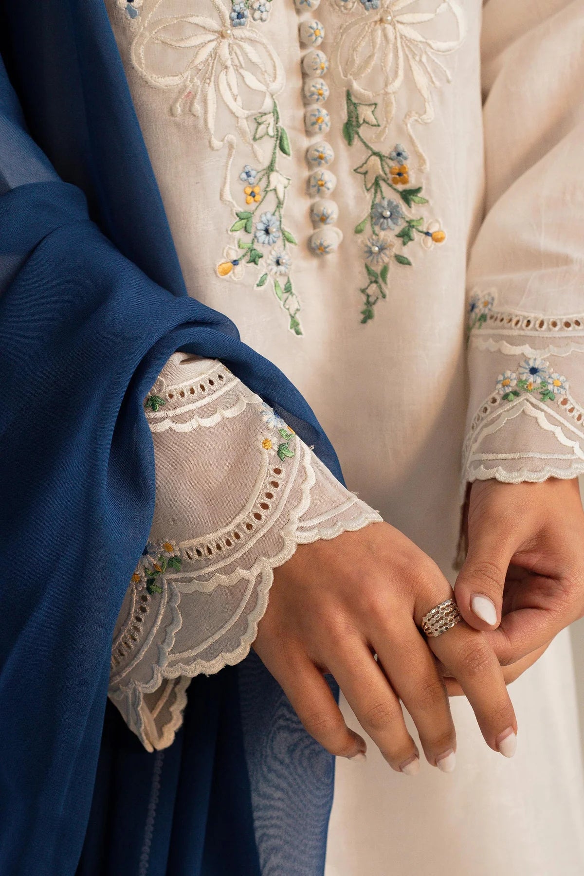 Timeless classic daisy white single-kali kurta By Zara Shahjan