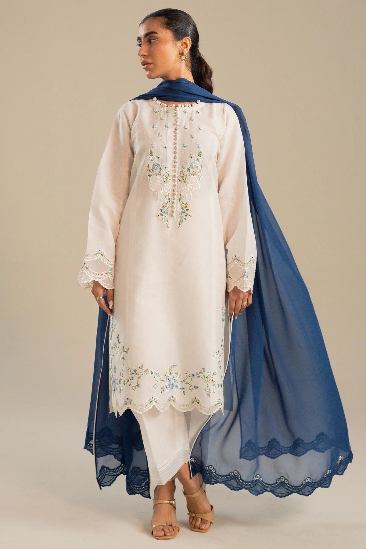 Timeless classic daisy white single-kali kurta By Zara Shahjan