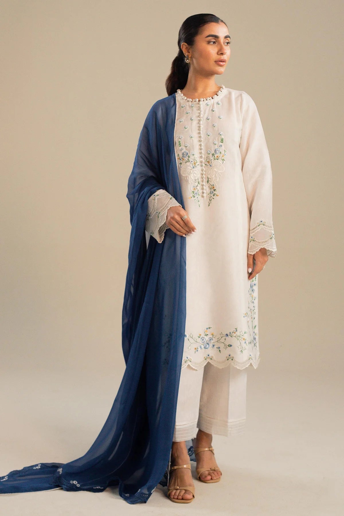 Timeless classic daisy white single-kali kurta By Zara Shahjan