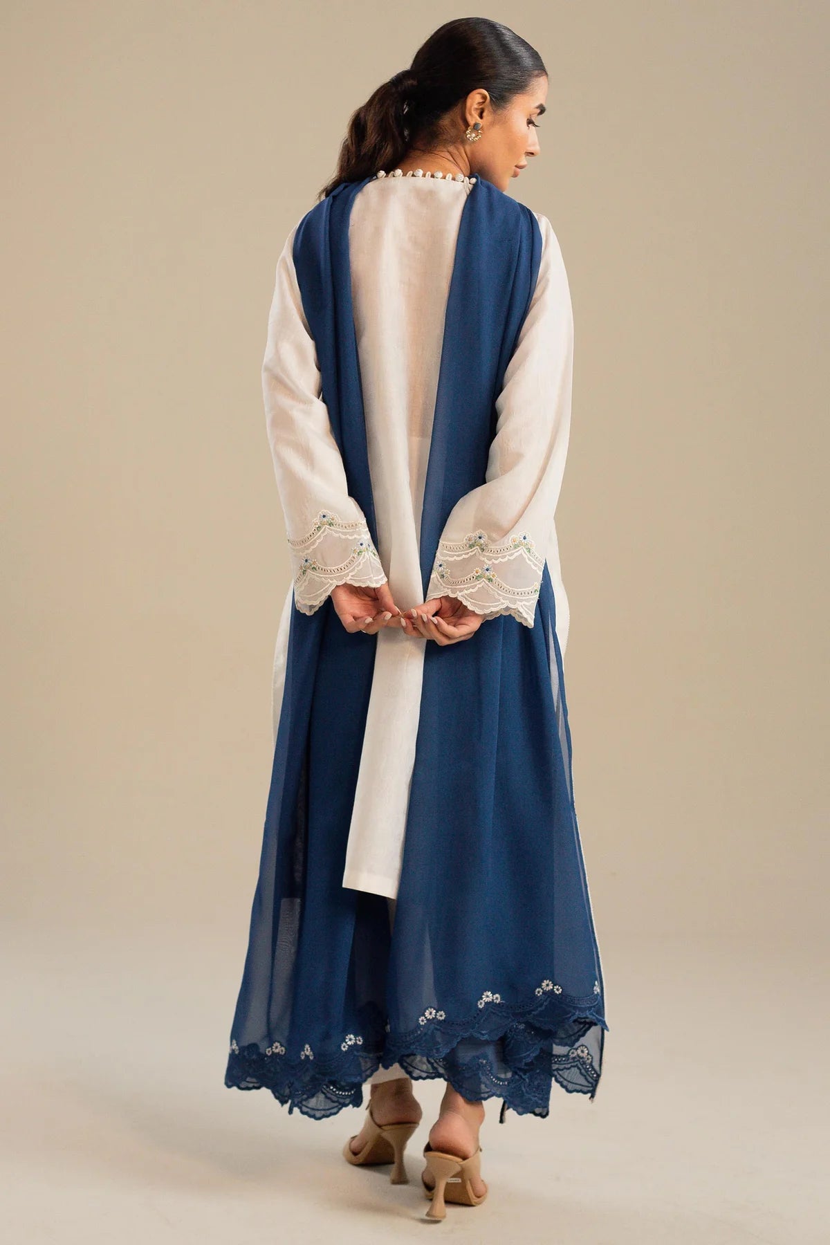 Timeless classic daisy white single-kali kurta By Zara Shahjan